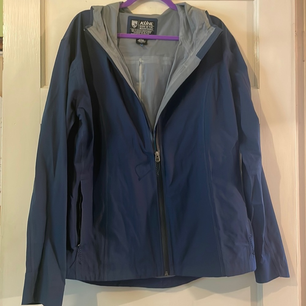 Raincoat windbreaker
